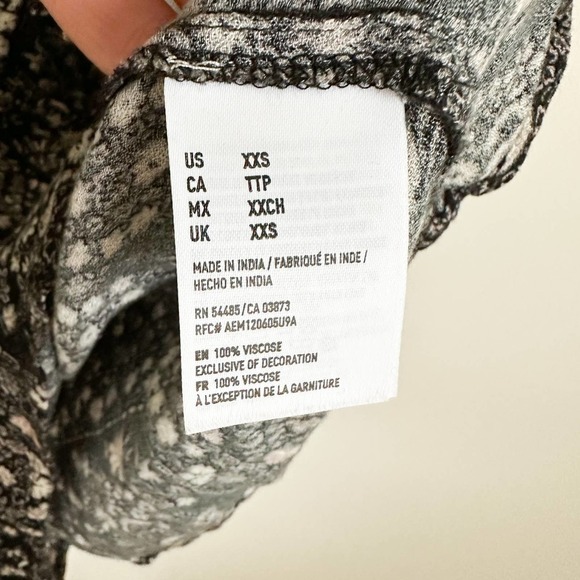 American Eagle Outfitters Black Pink Ditzy Floral Boho Romper sz XXS - Picture 11 of 13